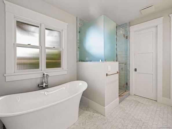 1027 G Ave, Coronado CA 92118