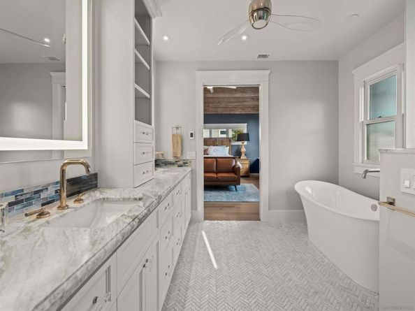 1027 G Ave, Coronado CA 92118