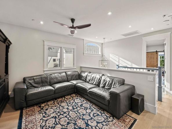 1027 G Ave, Coronado CA 92118