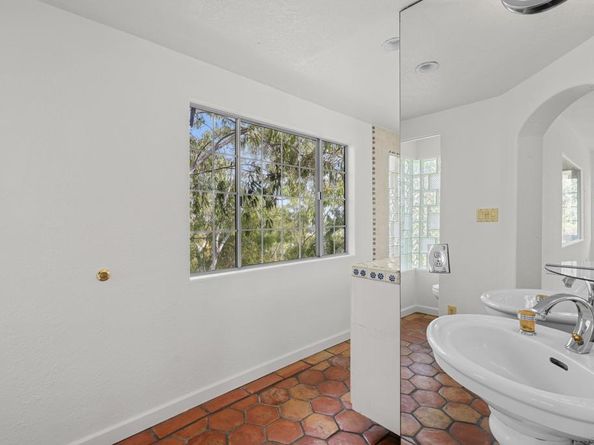 3038 Udall St, San Diego CA 92106