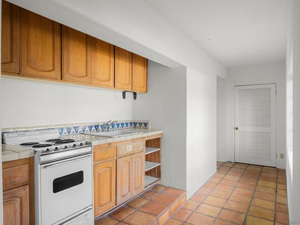 3038 Udall St, San Diego CA 92106