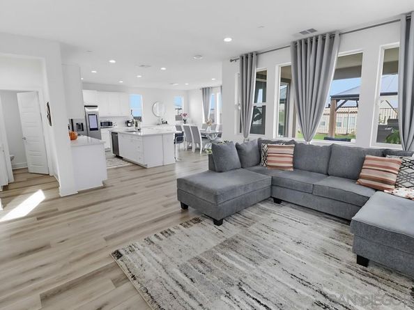 2083 Via Estancia, Chula Vista CA 91913