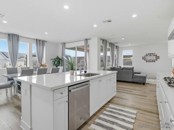 2083 Via Estancia, Chula Vista CA 91913