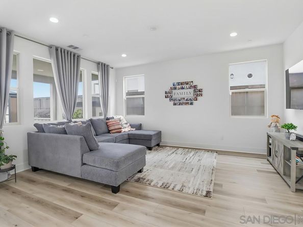 2083 Via Estancia, Chula Vista CA 91913