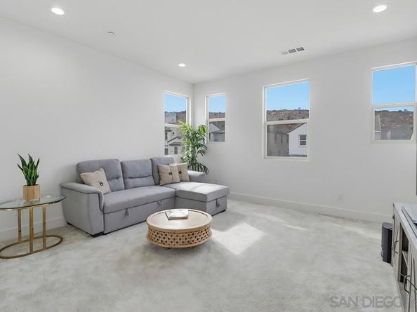 2083 Via Estancia, Chula Vista CA 91913