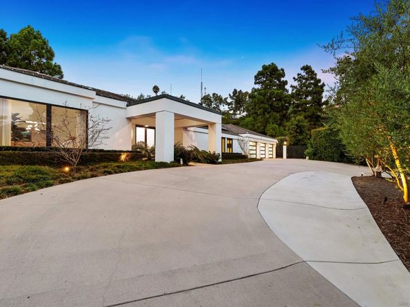 6887 Avenida Andorra, La Jolla CA 92037