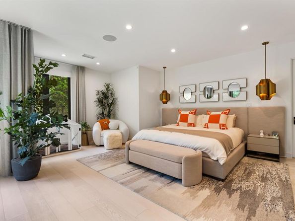 6887 Avenida Andorra, La Jolla CA 92037