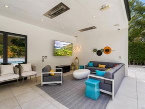 6887 Avenida Andorra, La Jolla CA 92037