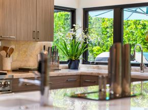 6887 Avenida Andorra, La Jolla CA 92037