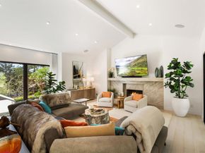 6887 Avenida Andorra, La Jolla CA 92037