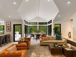 6887 Avenida Andorra, La Jolla CA 92037