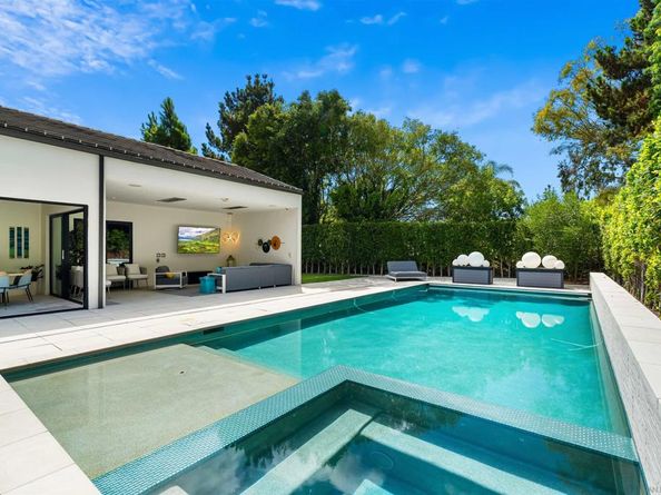 6887 Avenida Andorra, La Jolla CA 92037