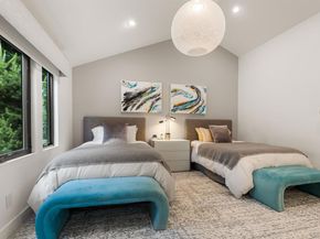 6887 Avenida Andorra, La Jolla CA 92037