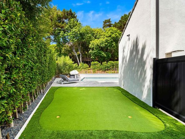 6887 Avenida Andorra, La Jolla CA 92037