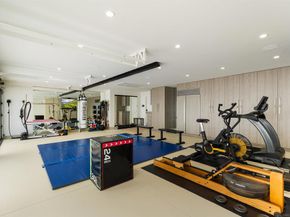 6887 Avenida Andorra, La Jolla CA 92037