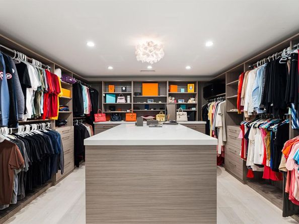 6887 Avenida Andorra, La Jolla CA 92037