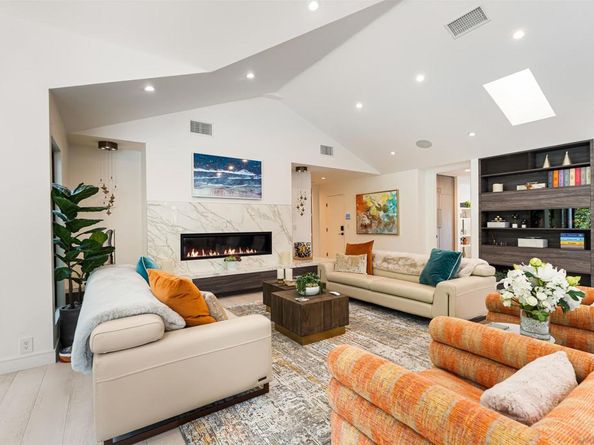 6887 Avenida Andorra, La Jolla CA 92037