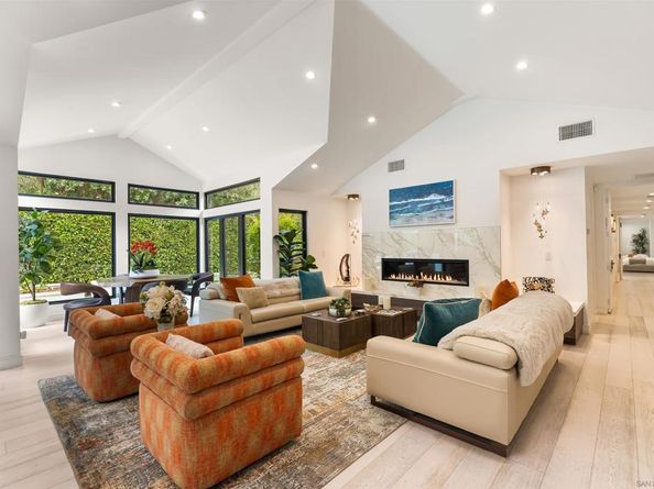 6887 Avenida Andorra, La Jolla CA 92037