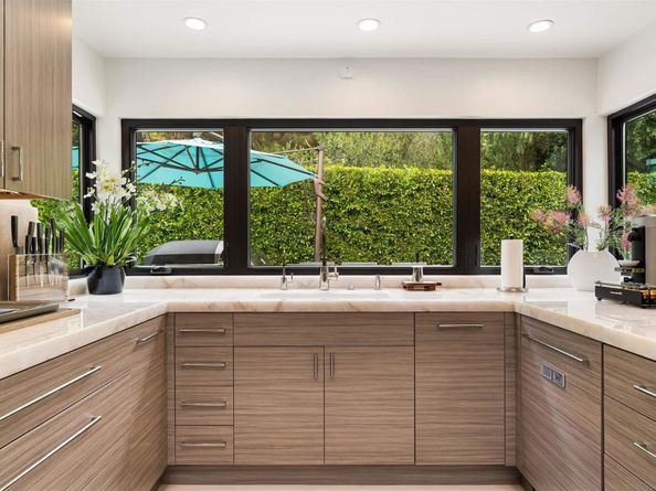 6887 Avenida Andorra, La Jolla CA 92037