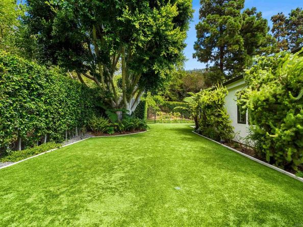 6887 Avenida Andorra, La Jolla CA 92037