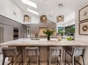 6887 Avenida Andorra, La Jolla CA 92037