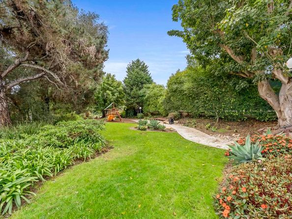 8871 Caminito Primavera, La Jolla CA 92037