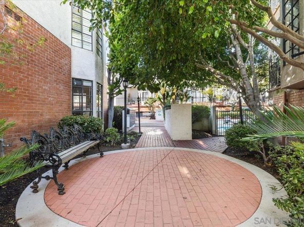 2630 Pirineos Way 5, Carlsbad CA 92009