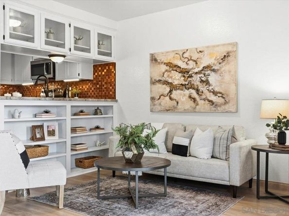 2630 Pirineos Way 5, Carlsbad CA 92009