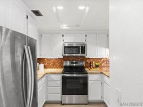 2630 Pirineos Way 5, Carlsbad CA 92009