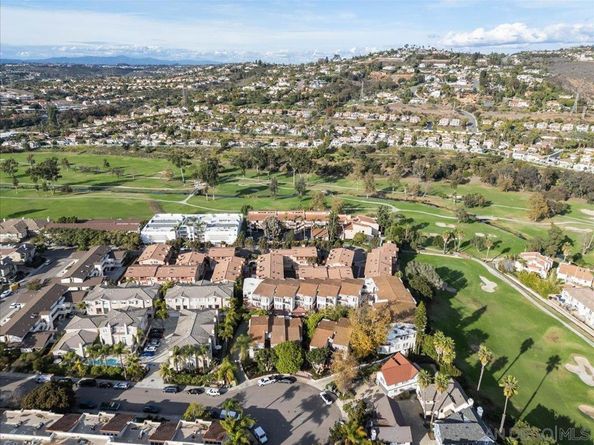 2630 Pirineos Way 5, Carlsbad CA 92009