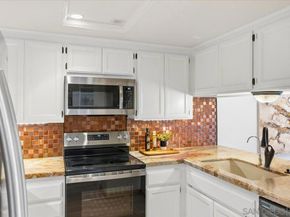 2630 Pirineos Way 5, Carlsbad CA 92009