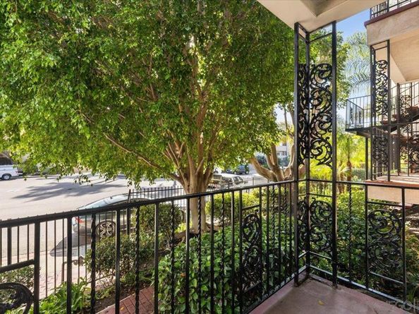 2630 Pirineos Way 5, Carlsbad CA 92009