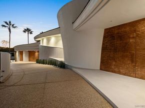 7455 Hillside Dr, La Jolla CA 92037