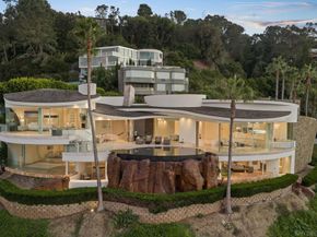 7455 Hillside Dr, La Jolla CA 92037