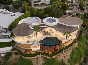 7455 Hillside Dr, La Jolla CA 92037