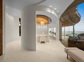 7455 Hillside Dr, La Jolla CA 92037