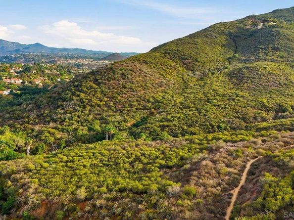 863 Via Rancho Pkwy, Escondido CA 92029