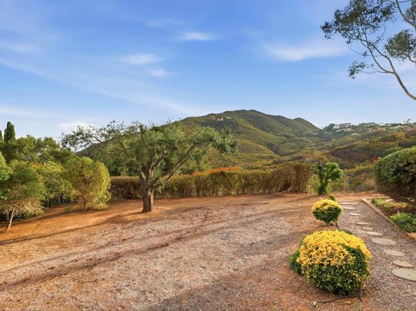 863 Via Rancho Pkwy, Escondido CA 92029