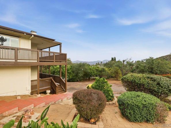 863 Via Rancho Pkwy, Escondido CA 92029