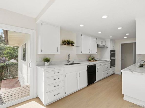 863 Via Rancho Pkwy, Escondido CA 92029