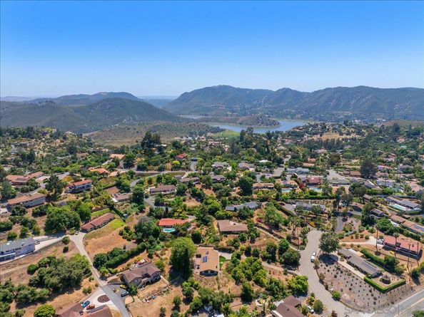 1109 Via La Cuesta, Escondido CA 92029