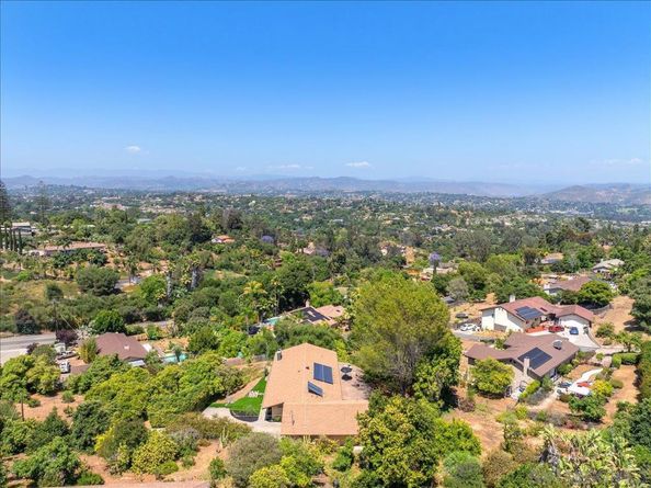 1109 Via La Cuesta, Escondido CA 92029