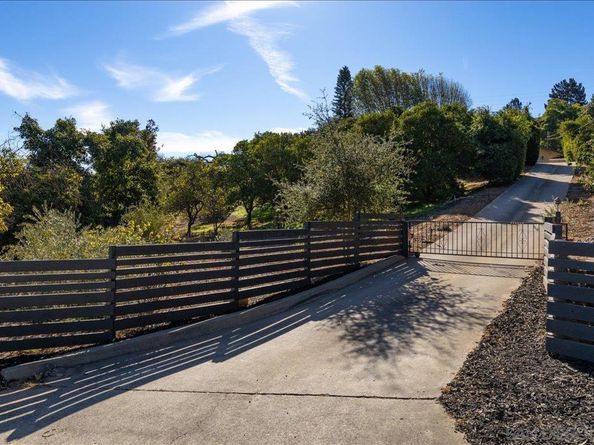 1109 Via La Cuesta, Escondido CA 92029