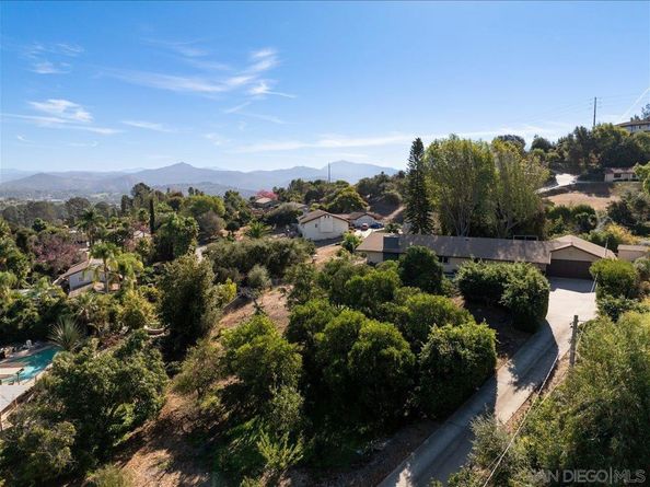 1109 Via La Cuesta, Escondido CA 92029