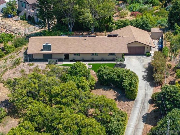 1109 Via La Cuesta, Escondido CA 92029