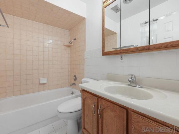 4851 Cole St 1, San Diego CA 92117