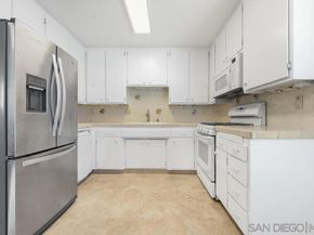 4851 Cole St 1, San Diego CA 92117