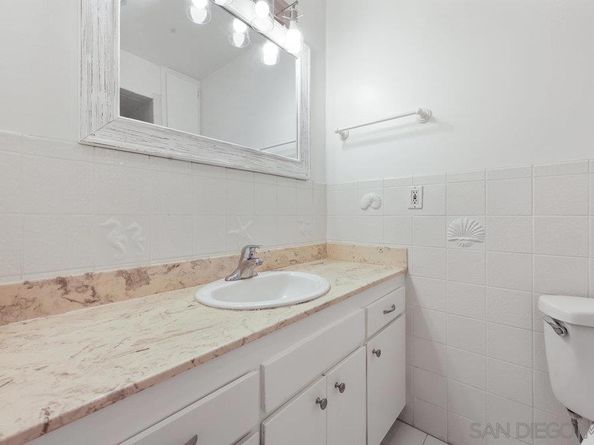 4851 Cole St 1, San Diego CA 92117