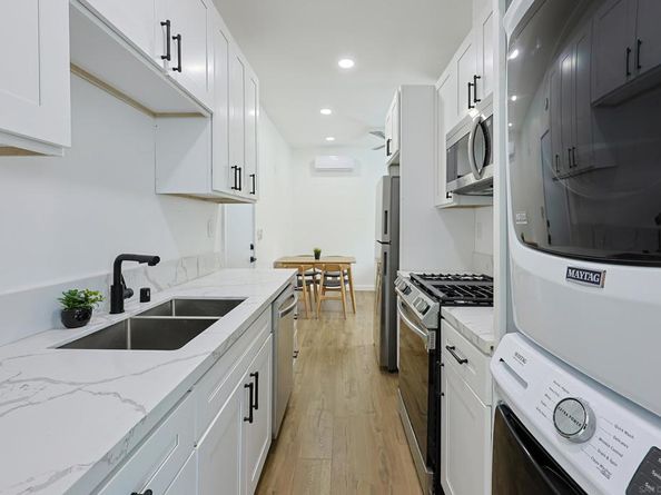 768 17th, San Diego CA 92101