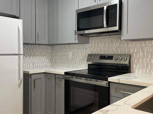 3266 Ashford St M, San Diego CA 92111